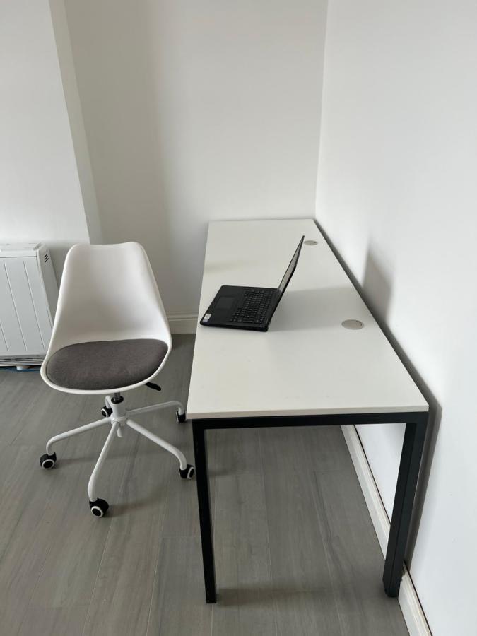 New Flat, Own Bathroom, Sitting Room & Large Bedroom - Walsall Bescot Exterior foto